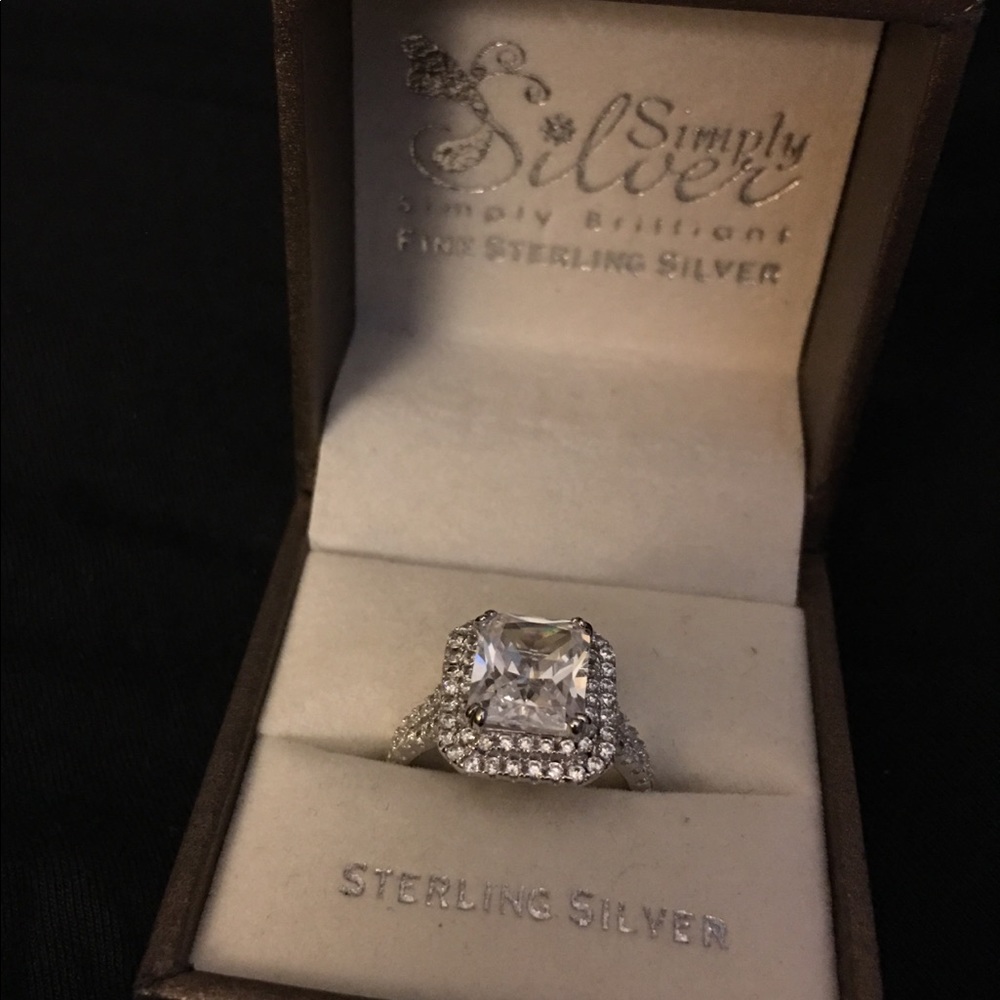 NWT RING-gorgeous sterling silver w/faux diamonds